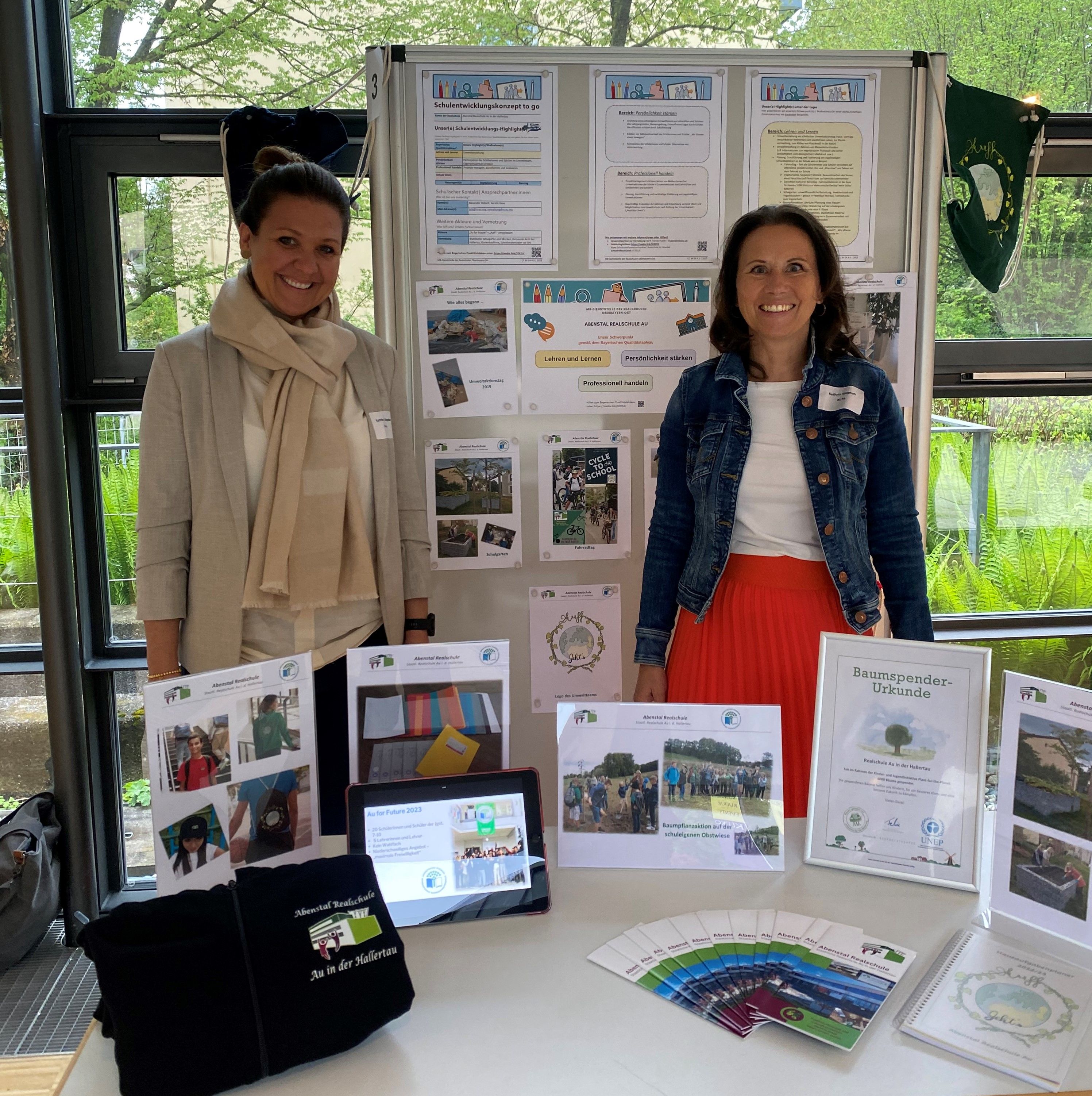 © F. Huber; Stand der Abenstal Realschule Au © F. Huber; Stand der Abenstal Realschule Au